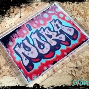 Neves graffitis hűtőmágnes-Nóra, Otthon & Életmód, Konyhafelszerelés, tálalás, Konyhai dekoráció, Hűtőmágnes, Festészet, Fotó, grafika, rajz, illusztráció, MESKA