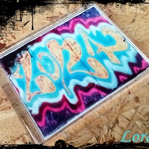 Neves graffitis hűtőmágnes-Lora, Otthon & Életmód, Konyhafelszerelés, tálalás, Konyhai dekoráció, Hűtőmágnes, Festészet, Fotó, grafika, rajz, illusztráció, MESKA