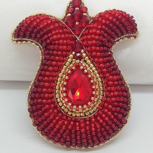 Tulipán alakú gyöngyhímzett bross - ékszer - kitűző és bross - kitűző - Meska.hu
