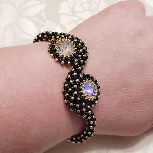 Végtelen elegancia fűzött karkötő - ékszer - karkötő - gyöngyös karkötő - Meska.hu