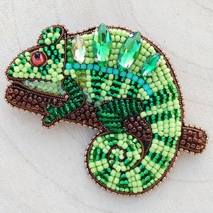 Kaméleon bross, Ékszer, Kitűző és Bross, Kitűző, Gyöngyfűzés, gyöngyhímzés, MESKA
