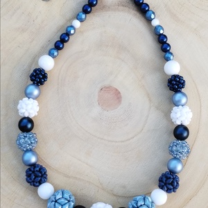 Kék -fehér bogyós nyaklánc , Ékszer, Nyaklánc, Bogyós nyaklánc, Ékszerkészítés, Gyöngyfűzés, gyöngyhímzés, MESKA