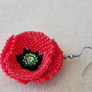 Pipacs fűzött - hímzett fülbevaló  - ékszer - fülbevaló - lógó fülbevaló - Meska.hu