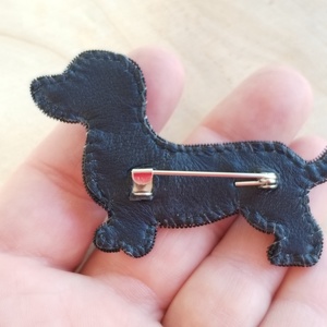 Tacskó hímzett bross - ékszer - kitűző és bross - Meska.hu