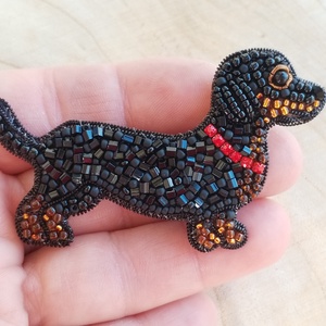 Tacskó hímzett bross - ékszer - kitűző és bross - Meska.hu