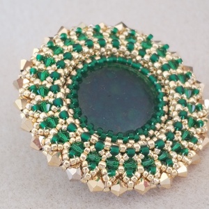 Zöldarany fűzött bross - ékszer - kitűző és bross - Meska.hu