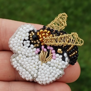 Méhecske bross, Ékszer, Kitűző és Bross, Gyöngyfűzés, gyöngyhímzés, MESKA