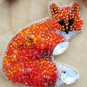 Róka bross, Ékszer, Kitűző és Bross, Gyöngyfűzés, gyöngyhímzés, MESKA