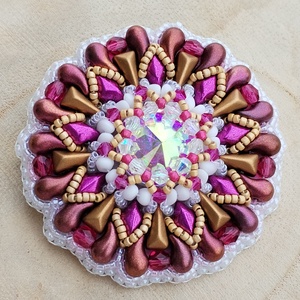 Dália bross , Ékszer, Kitűző és Bross, Gyöngyfűzés, gyöngyhímzés, MESKA