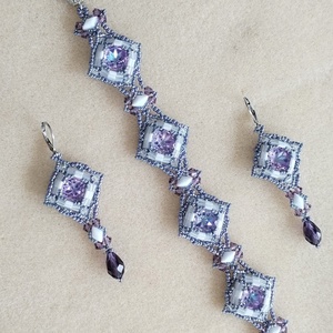 Csillogó lila-feher karkötő  - ékszer - karkötő - gyöngyös karkötő - Meska.hu