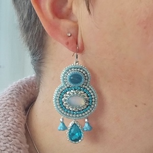 Azurkék opál és jade hímzett fülbevaló  - ékszer - fülbevaló - lógó fülbevaló - Meska.hu