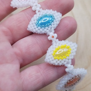 Cukorka színű karkötő  - ékszer - karkötő - gyöngyös karkötő - Meska.hu