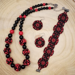 Fekete-piros bogyós nyaklánc  - ékszer - nyaklánc - bogyós nyaklánc - Meska.hu