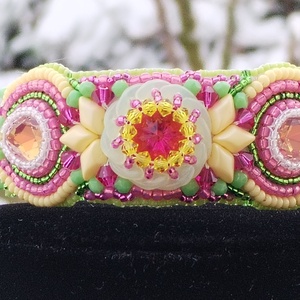 Tavasz váró hímzett karkötő , Ékszer, Karkötő, Gyöngyös karkötő, Gyöngyfűzés, gyöngyhímzés, MESKA