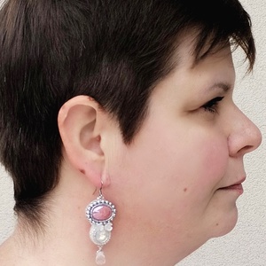 Petit porcelain hímzett fülbevaló - ékszer - fülbevaló - lógó fülbevaló - Meska.hu