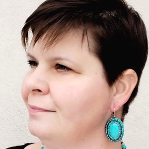 Türkinit kabosonos hímzett fülbevaló - ékszer - fülbevaló - lógó fülbevaló - Meska.hu