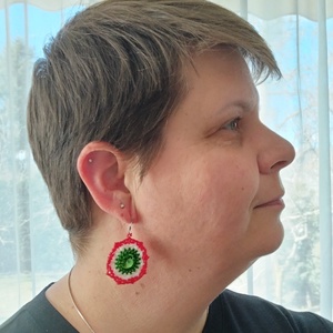 Nemzeti színű fülbevaló, trikolór kör fülbevaló, kokárda fülön függő - ékszer - fülbevaló - lógó fülbevaló - Meska.hu