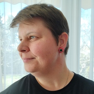 Nemzeti színű pötty kristályos fülbevaló, trikolór kiegészítő - ékszer - fülbevaló - pötty fülbevaló - Meska.hu