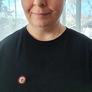 Mini kokárda, mini nemzeti színű kiegészítő, mini trikolor bross - ékszer - kitűző és bross - Meska.hu