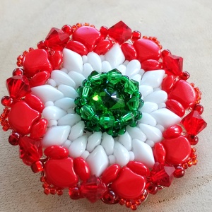 Gyöngy kokárda, gyöngy nemzeti kitűző, gyöngy trikolór kiegészítő - ékszer - kitűző és bross - Meska.hu