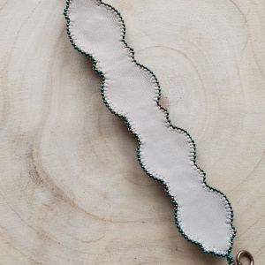 Aventurin hímzett karkötő  - ékszer - karkötő - széles karkötő - Meska.hu