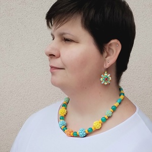 Vidám tavaszi gyöngybogyós nyaklánc - ékszer - nyaklánc - bogyós nyaklánc - Meska.hu