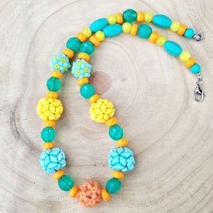 Vidám tavaszi gyöngybogyós nyaklánc - Meska.hu