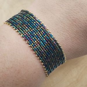 Irizáló kék - arany herringbone karkötő, Ékszer, Karkötő, Széles karkötő, Gyöngyfűzés, gyöngyhímzés, MESKA