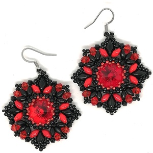 Fekete-piros tüzes fülbevaló, Ékszer, Fülbevaló, Lógó fülbevaló, Gyöngyfűzés, gyöngyhímzés, MESKA