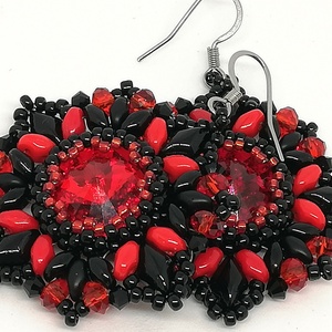 Fekete-piros tüzes fülbevaló - ékszer - fülbevaló - lógó fülbevaló - Meska.hu