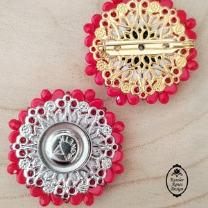 Gyöngy kokárda, gyöngy nemzeti kitűző, gyöngy trikolór kiegészítő - ékszer - kitűző és bross - Meska.hu