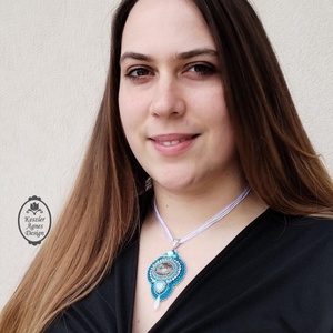 Florentine medál akvamarin kék kivitelben, gyöngyhímzett megal organza láncon , Ékszer, Nyaklánc, Medál, Ékszerkészítés, Gyöngyfűzés, gyöngyhímzés, MESKA