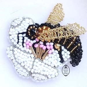 Méhecske bross, Ékszer, Kitűző és Bross, Gyöngyfűzés, gyöngyhímzés, MESKA