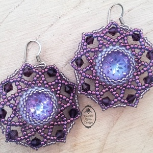 Gyöngyfűzött csipke fülbevaló ragyogó kristállyal � elegáns statement ékszer két színben - ékszer - fülbevaló - lógó fülbevaló - Meska.hu