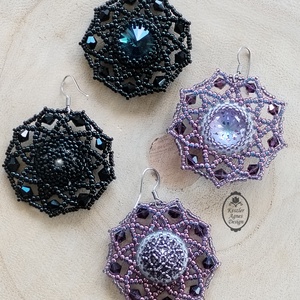 Gyöngyfűzött csipke fülbevaló ragyogó kristállyal � elegáns statement ékszer két színben, Ékszer, Fülbevaló, Lógó fülbevaló, Ékszerkészítés, Gyöngyfűzés, gyöngyhímzés, MESKA