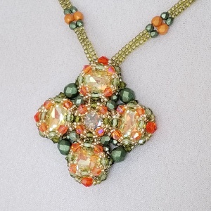 Zöld-narancs kristályos, gyöngyfűzött medálos nyaklánc � elegáns, alkalmi statement ékszer - ékszer - nyaklánc - medálos nyaklánc - Meska.hu