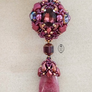 Bordó-lila-arany gyöngybogyós fűzött nyakék rodonit csepp medállal � elegáns, kézzel készült ékszer - ékszer - nyaklánc - bogyós nyaklánc - Meska.hu