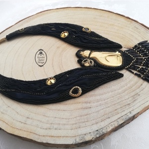 Chat Noir - Fekete shibori selyem statement nyakék arany macska medállal � rojtos, gyöngyhímzett - ékszer - nyaklánc - statement nyaklánc - Meska.hu