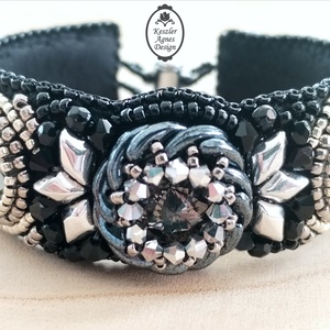 Fekete-ezüst gyöngyhímzett karkötő rivolival � elegáns, alkalmi statement ékszer - ékszer - karkötő - gyöngyös karkötő - Meska.hu