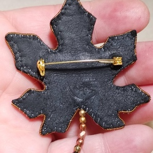 DIY Kit Gyöngyhímző készlet, hímzett őszi falevél bross, színes őszi kitűző, csináld magad ékszer - diy (csináld magad) - egységcsomag - Meska.hu