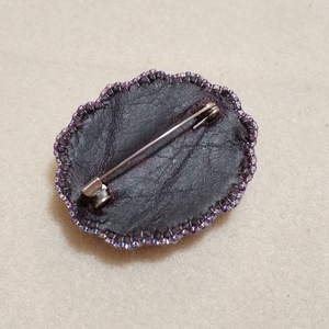 Ametiszt bross, Virág alakú lila bross � elegáns kézműves ásványékszer - ékszer - kitűző és bross - Meska.hu