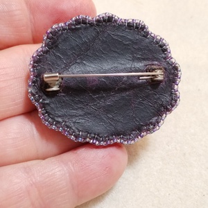 Ametiszt bross, Virág alakú lila bross � elegáns kézműves ásványékszer - ékszer - kitűző és bross - Meska.hu