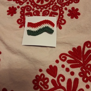 Zászló alakú kokárda , Ékszer, Kitűző és Bross, Horgolás, MESKA