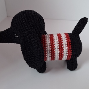 Horgolt tacskó  - játék & sport - plüssállat & játékfigura - kutya - Meska.hu