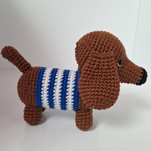 Horgolt csíkos tacskó  - Meska.hu