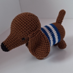 Horgolt csíkos tacskó  - játék & sport - plüssállat & játékfigura - kutya - Meska.hu