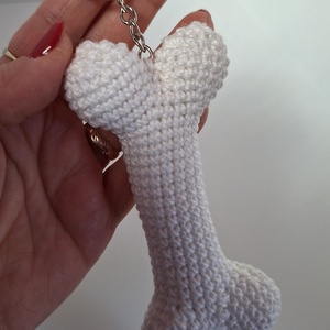 Horgolt csont kulcstartó  - Meska.hu