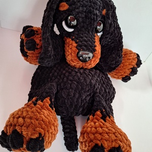 Horgolt tacsi szundipajti.  - játék & sport - plüssállat & játékfigura - kutya - Meska.hu