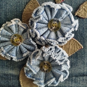 Válltáska farmerből, virágokkal díszítve - táska & tok - kézitáska & válltáska - vállon átvethető táska - Meska.hu