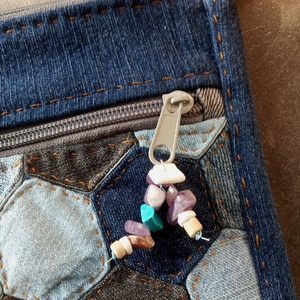 Kézi tűzéssel díszített, átvetős (crossbody) táska - táska & tok - kézitáska & válltáska - vállon átvethető táska - Meska.hu